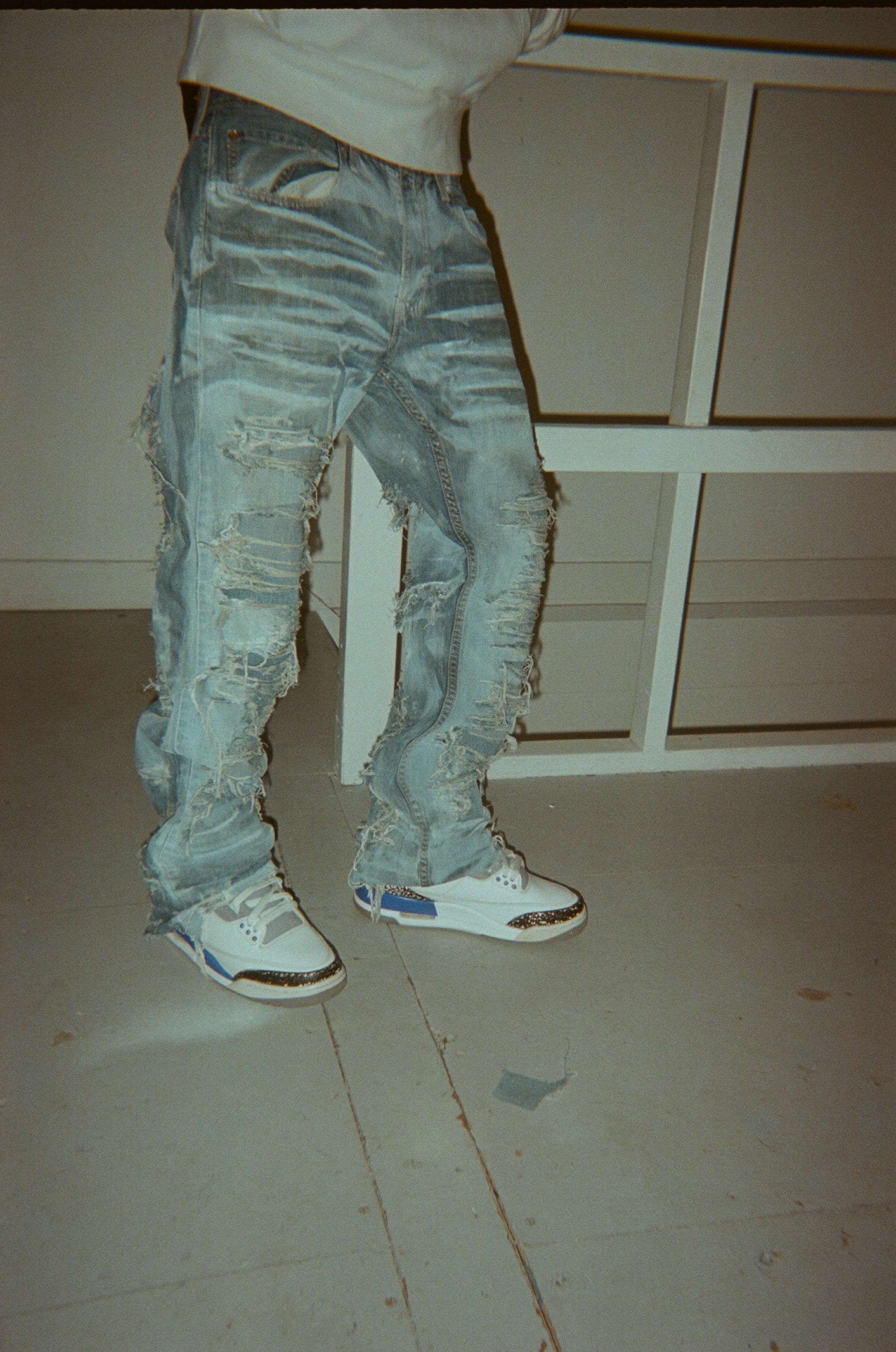 HEAVY DISTRESSED DENIMS
