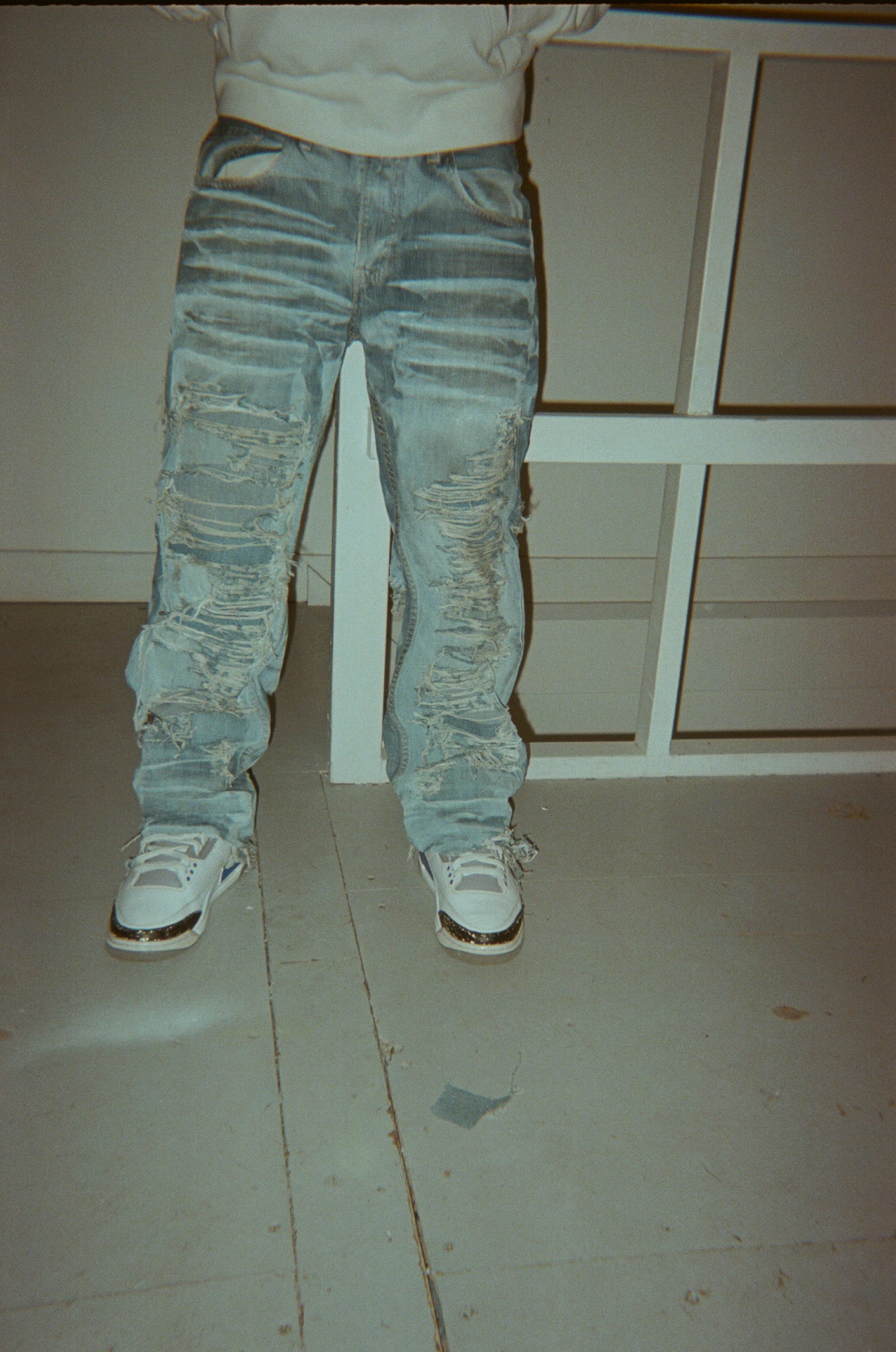 HEAVY DISTRESSED DENIMS